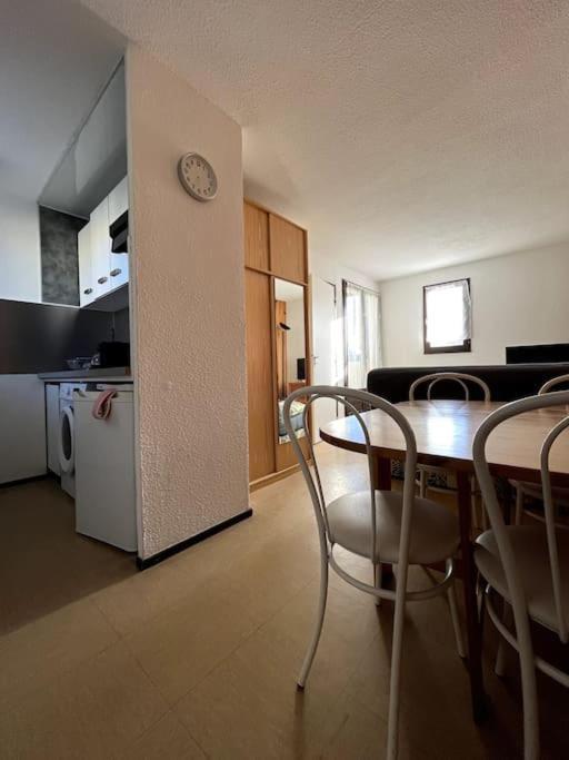 St-Pierre-La-Mer, Bel Appartement A Dans Residence Avec Piscine Et Tennis Entre 5 Et 10 Min De La Plage Fleury  Luaran gambar